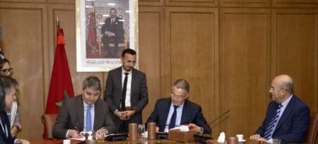Maroc : Un prêt BEI de 100 millions d’euros à la gestion forestière Dans le cadre de la coopération entre le Royaume du Maroc et la Banque Européenne d’Investissement (BEI), Fouzi Lekjaa, Ministre délégué chargé du Budget et Lionel Rapaille, directeur des Opérations pour les pays voisins de l’Union européenne à la BEI, ont conclu un contrat de financement afférent au Programme Forêts Inclusives et Durables au Maroc pour un montant de 100 millions d’euros, s'étendant de 2024 à 2028.
