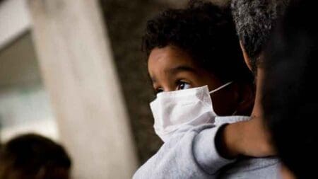 Au-delà des progrès spectaculaires de la médecine depuis la fin du 19e siècle, certaines innovations, d’ordre technique ou organisationnelle en matière de santé peuvent aussi sauver des vies. C’est le cas en particulier en Afrique, où les populations ne bénéficient pas toujours des dernières avancées médicales.
