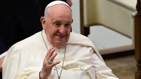 Le pape, qui a fait de la défense de l'environnement une des pierres angulaires de son pontificat, tenait particulièrement à ce déplacement de trois jours. Son but : peser de tout son poids moral pour donner force et crédibilité à un processus de négociation multilatéral en souffrance, mais à ses yeux incontournable au vu de la gravité de la situation.