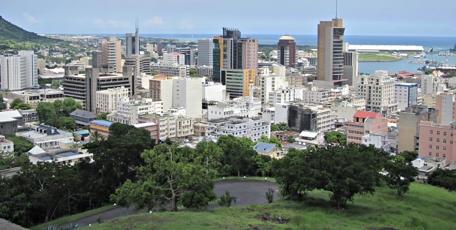 Les villes africaines les plus appréciées par les expats Pour établir son classement, Mercer s’appuie sur une quarantaine de critères répartis en 10 catégories différentes : l'environnement politique et social, l'environnement économique, l'environnement socioculturel, les considérations médicales et sanitaires, les écoles et l'éducation, les services publics et le transport, l'infrastructure urbaine et les loisirs, les biens de consommation, les logements et enfin, l'environnement.