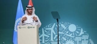 N’appelant pas les nations à éliminer progressivement les combustibles fossiles, dont l’utilisation est le principal moteur du dérèglement climatique, le projet suscite déjà de vives critiques de la part de ses détracteurs qui affirment que les grands pays pétroliers appuyés par l’Opep, ont déployé toute leur énergie en coulisses pour édulcorer le texte sur la nécessité d’éliminer les combustibles fossiles.