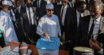Le 17 décembre dernier, les Tchadiens étaient appelés à se prononcer sur le projet de nouvelle Constitution censée instaurer un retour à l’ordre constitutionnel et mettre fin à la transition ayant suivi la mort de l’ancien président Idriss Déby. Le texte a pour base la Constitution de 1996 et intègre les résolutions et recommandations du dialogue national, tenu du 20 août au 08 octobre 2022 à N’Djamena.