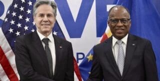 M. Blinken débute sa visite lundi au Cap-Vert, partenaire des Etats-Unis qui louent la stabilité démocratique de cet archipel lusophone d'un demi-million d'habitants. Les Etats-Unis ont donné quelque 150 millions de dollars à travers deux programmes, incluant notamment l'expansion du port de la capitale Praia, l'amélioration de routes et du système de distribution d'eau potable. Un troisième programme d'aide est à l'étude.
