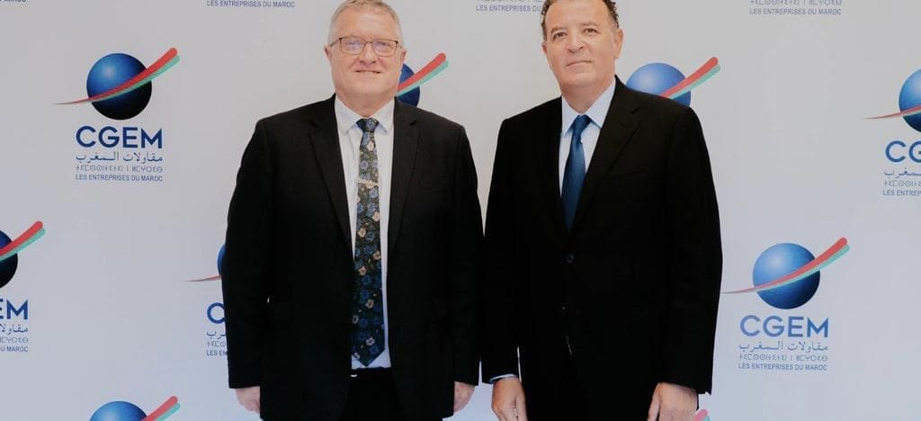Le Sommet Royaume-Uni-Afrique pour l’investissement 2024, les 23 et 24 avril à Londres En visite à la Confédération générale des entreprises du Maroc (CGEM), le responsable britannique s’est entretenu lors d’une table-ronde, avec les membres de la CGEM et représentants du secteur privé marocain, les invitant à participer au Sommet prévu les 23 et 24 avril à Londres.