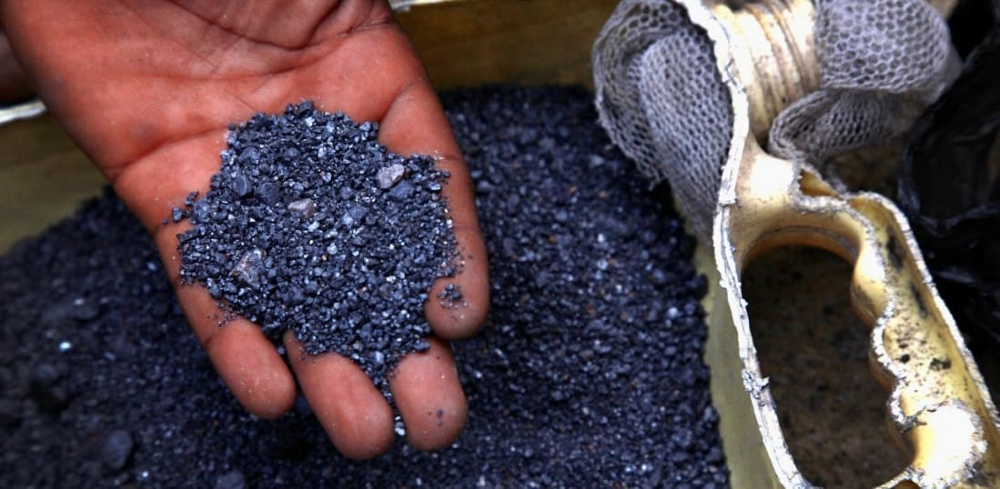 Le Kenya découvre des réserves de coltan L’offre du coltan est largement concentrée en Afrique centrale, avec la RDC qui abrite plus de la moitié des réserves mondiales dont une partie, selon Kinshasa, est volée par des groupes armés parrainés par le Rwanda dans les provinces or