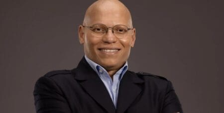 «Alors que mon exil touche à sa fin, je me tourne vers l'avenir avec espoir. 2024 est une année charnière pour le Sénégal», a lancé Karim Wade dans une déclaration retransmise sur trois chaînes de télévision privées du Sénégal.