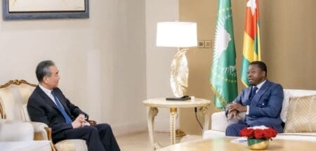 «La Chine est également disposée à soutenir les efforts du Président Gnassingbé sur les questions sécuritaires et le renforcement des capacités de forces de défense et de sécurité togolaises qui ont traditionnellement déjà une coopération avec la Chine depuis très longtemps» a confirmé le chef de la diplomatie chinoise.