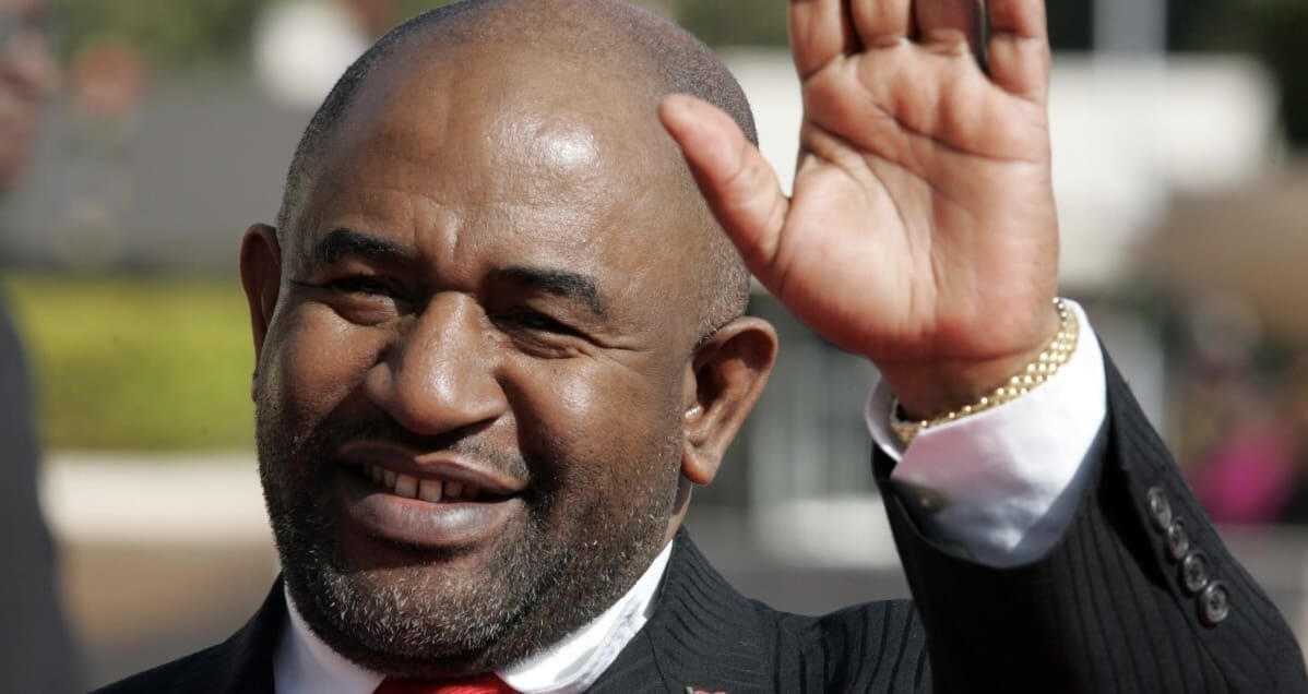 Comores : Le président sortant remporte la présidentielle Juste après la proclamation des résultats provisoires, Azali Assoumani a appelé à la retenue. «Mes concurrents doivent suivre les voies légales, il faut qu'ils soient fair-play», a-t-il dit selon des médias locaux.