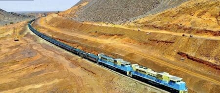Mauritanie: La SNIM a vendu 14 millions de tonnes de minerai de fer en 2023 «Avec le chargement du navire Cape Seagull, ce jour, au port minéralier de Nouadhibou, les ventes de la SNIM dépassent le seuil de 14 millions de tonnes, pour la première fois de son histoire, marquant ainsi un nouveau jalon de production», indique ce communiqué.