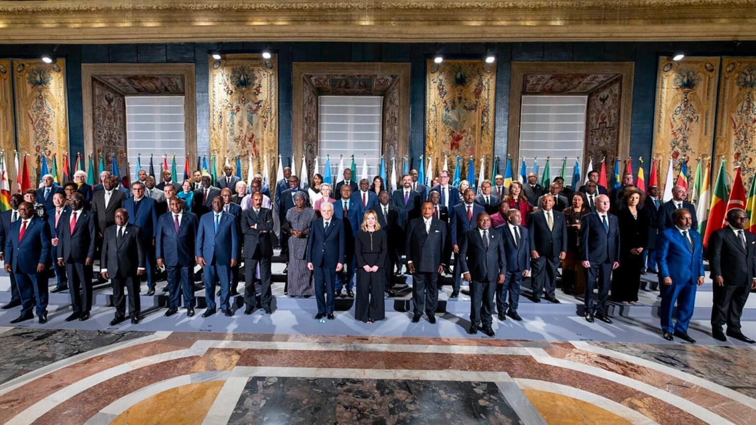 La Présidente du gouvernement italien, Giorgia Meloni, a fait du développement du continent africain un axe important de sa politique étrangère depuis sa prise de fonction fin 2022, avec une priorité, la lutte contre l’immigration clandestine.