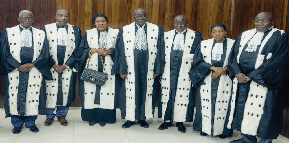 Sénégal/Présidentielle : une vingtaine de candidats valident leurs parrainages En prenant cette décision, il a invoqué des soupçons de corruption concernant des magistrats du Conseil constitutionnel parmi ceux qui ont procédé à l’examen des 93 dossiers de candidature et jugé recevables 20 d’entre eux.