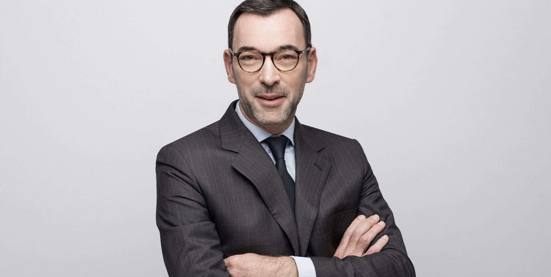 Pionnier depuis plusieurs décennies dans sa stratégie d’implantation à l’international, le cabinet confirme son ambition pour ses activités en Afrique avec l’arrivée de Pierre Marly et de son équipe de cinq avocats : 2 counsels, Sébastien Thouvenot et Nicolas Lefèvre ainsi que 3 collaborateurs, Claudette Feutheu, Adji Marieme Dieng et Aïssa Ndiaye. 