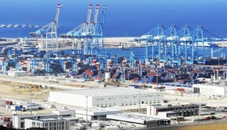 Selon l’institution, les annonces de nouveaux projets ont progressé sur le continent, portées par la reprise au Maroc, au Kenya et au Nigeria. Les financements de projets ont cependant baissé d’un tiers compromettant les perspectives de financement des infrastructures.