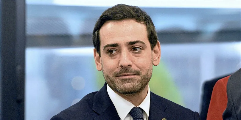 Sahara : « désapprobation » d’Alger face au soutien français au plan marocain "Cette décision a été communiquée officiellement aux autorités algériennes par les autorités françaises ces derniers jours", a assuré le ministère des Affaires étrangères algérien dans un communiqué, dénonçant "un soutien sans équivoque et sans nuance" de Paris à la position marocaine.