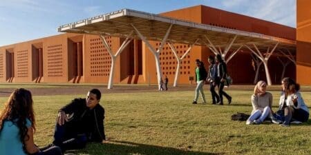 Dirigée par, l’UM6P France inaugurée ce jour se veut le « pont » que l’UM6P entend créer entre le Maroc et l’Afrique d’une part et la France et l’Europe d’autre part. Elle proposera des formations exécutives et des accompagnements spécifiques pour les chercheurs et les entrepreneurs innovants intéressés par le développement du continent africain.»