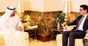 Le 14 février, Andry Rajoelina a également rencontré Cheikh Ahmed ben Saeed Al Maktoum, Président de l'autorité de l'aviation civile de Dubaï, PDG et fondateur du groupe Emirates, Président de Dubai World, et de la compagnie d'assurance Noor Takaful. L’objectif de cette rencontre est de développer la coopération aérienne entre la Grande Ile et cette compagnie.