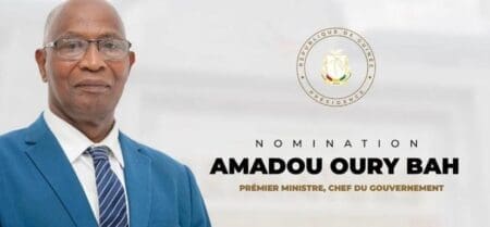 Ancien collaborateur de l'ex-Premier ministre et opposant Cellou Dalein Diallo, leader du parti l’Union des Démocrates pour la Renaissance de la Guinée (UDRG), Amadou Oury Bah fut ministre de la Réconciliation nationale après les importantes grèves de janvier-février 2007 qui avaient secoué le régime autoritaire du président Lansana Conté, faisant 186 morts, selon des ONG. Il a toujours prôné le dialogue et a participé à toutes les rencontres proposées par la junte au pouvoir depuis 2021 et boycottées par l'opposition. 