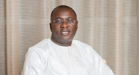 Les analystes de S&P Global Ratings assurent avoir confirmé les ratings de crédit en devises étrangères à long et à court terme du Ghana car ils parient sur le fait que le gouvernement doit encore restructurer la dette commerciale étrangère restante qui n'était pas incluse dans la récente opération de restructuration auprès de grands créanciers du pays. Cela comprend les prêts bancaires commerciaux représentant environ 16 % de la dette commerciale totale.