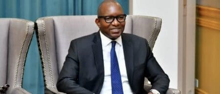 RDC : Démission du Premier ministre Nommé Premier ministre le 15 février 2021, Jean-Michel Sama Lukonde a succédé à Sylvestre Ilunga Ilunkamba à l’issue de la création de l’Union sacrée, plateforme mise en place après le divorce entre Tshisekedi et son prédécesseur Joseph Kabila qui disposait de la majorité au Parlement. «Devenu Premier ministre à 43 ans, Jean-Michel Sama Lukonde est resté chef du gouvernement pendant 3 ans et 5 jours et a assisté à 125 conseils des ministres», d'après une note aux médias diffusée par la présidence.