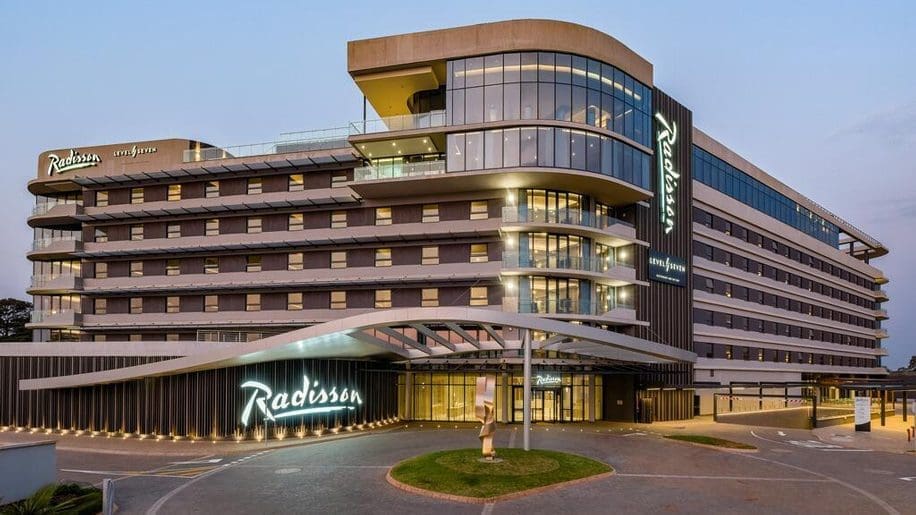 Radisson Hotel Group va ouvrir cinq nouvelles unités en Afrique «Une année prometteuse nous attend, avec cinq ouvertures d'hôtels en Afrique, consolidant notre leadership sur nos marchés clés comme l'Égypte, le Maroc et l'Afrique du Sud, tout en maintenant la croissance la plus rapide sur le continent en termes d'ouvertures concrètes», indique Ramsay Rankoussi, Vice-président du Développement commercial pour l'Afrique et la Turquie au Groupe Radisson Hotel.