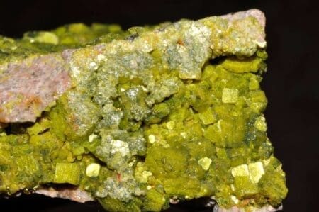 Mauritanie : L’inattendue et bienvenue cagnotte de l’uranium Le prix au comptant de l’uranium a dépassé 100 dollars la livre en janvier 2024, une première depuis 2007. Le regain d’intérêt pour le nucléaire ces dernières années, avec la possibilité de tripler la capacité d’énergie nucléaire installée à travers le monde d’ici 2050, ont favorisé un rallye des prix de l’uranium qui a culminé le mois dernier en raison d’inquiétudes sur l’offre. Le premier producteur mondial, la société kazakhe Kazatomprom, a en effet annoncé en janvier ne pas pouvoir atteindre ses objectifs de production en 2024 et 2025.