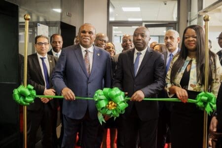 Le Premier ministre a souligné qu’en dépit des dotations importantes en ressources et de la contiguïté des marchés en Afrique, le continent avait le plus faible niveau de commerce intrarégional au monde, ajoutant que la part de la valeur créée par le continent restait la plus faible pour de nombreux produits et matières premières en raison d'une valeur ajoutée sous-optimale, lit-on dans le communiqué.