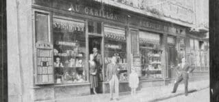 Fondatrice d’une bijouterie-horlogerie en activité jusqu'en 1959 («Au Carillon»), Marie Lognoné (1897-1984) a exercé le métier d’horlogère pendant plusieurs décennies rue Duguesclin à Vitré. A la fin de sa carrière, elle avait choisi de réaliser un vieux rêve : s’installer pour la fin de ses jours dans un havre de paix au contact des vagues indisciplinées de la côte d’Emeraude.