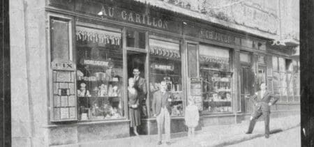 Fondatrice d’une bijouterie-horlogerie en activité jusqu'en 1959 («Au Carillon»), Marie Lognoné (1897-1984) a exercé le métier d’horlogère pendant plusieurs décennies rue Duguesclin à Vitré. A la fin de sa carrière, elle avait choisi de réaliser un vieux rêve : s’installer pour la fin de ses jours dans un havre de paix au contact des vagues indisciplinées de la côte d’Emeraude.