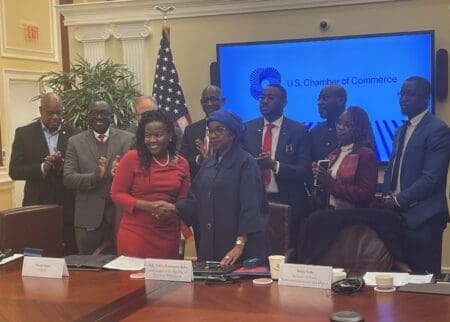 Ces deux accords avec les géants américains de la cybersécurité et du numérique interviennent quelques semaines après que la Banque mondiale a débloqué un financement de 60 millions de dollars à Conakry pour la réalisation de divers projets numériques dans le cadre du Programme d’intégration numérique régionale de l’Afrique de l’Ouest.