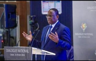 Sénégal : La date du premier tour de l’élection présidentielle enfin connue Macky Sall quittera la présidence après l'élection du 24 mars. En 12 ans, il a changé le visage de ce pays de 18 millions d'habitants à coups de grands travaux menés par l'État et le privé, sénégalais ou étranger. Mais un Sénégalais sur trois au moins continue de vivre dans la pauvreté.