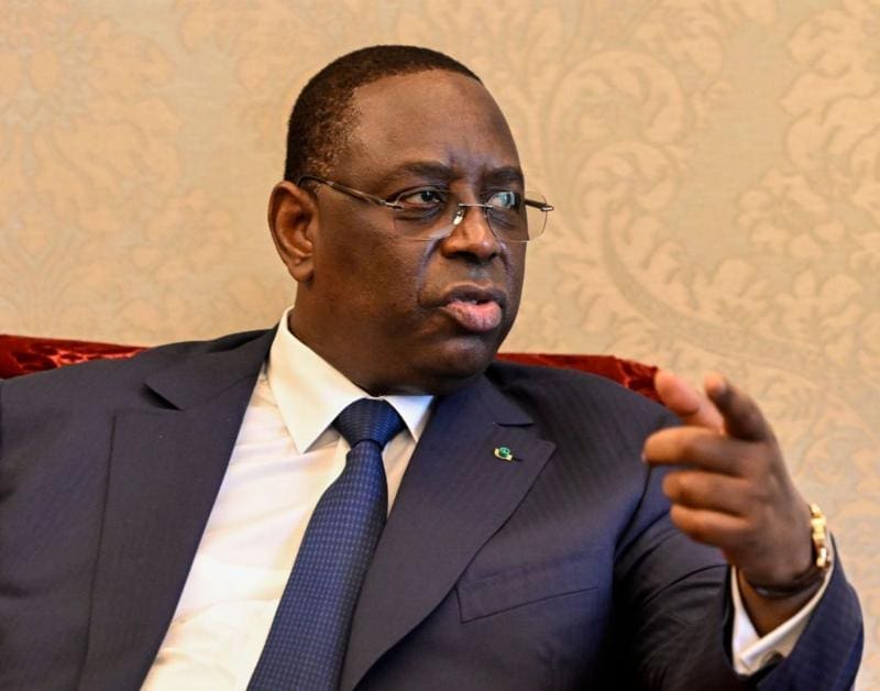 Sénégal | L’ex-président Macky Sall nie avoir sous-estimé la dette du pays Pour rappel, l’étude réalisée par le nouveau Premier ministre Ousmane Sonko a révélé que le ratio de la dette par rapport au produit intérieur brut (PIB) atteignait en moyenne 76,3 % au cours des cinq dernières années sous la présidence de Sall, bien au-delà des 65,9 % annoncés. Elle montre également que le déficit budgétaire atteignait plus de 10 % du PIB à la fin de 2023, soit près du double des chiffres communiqués précédemment.