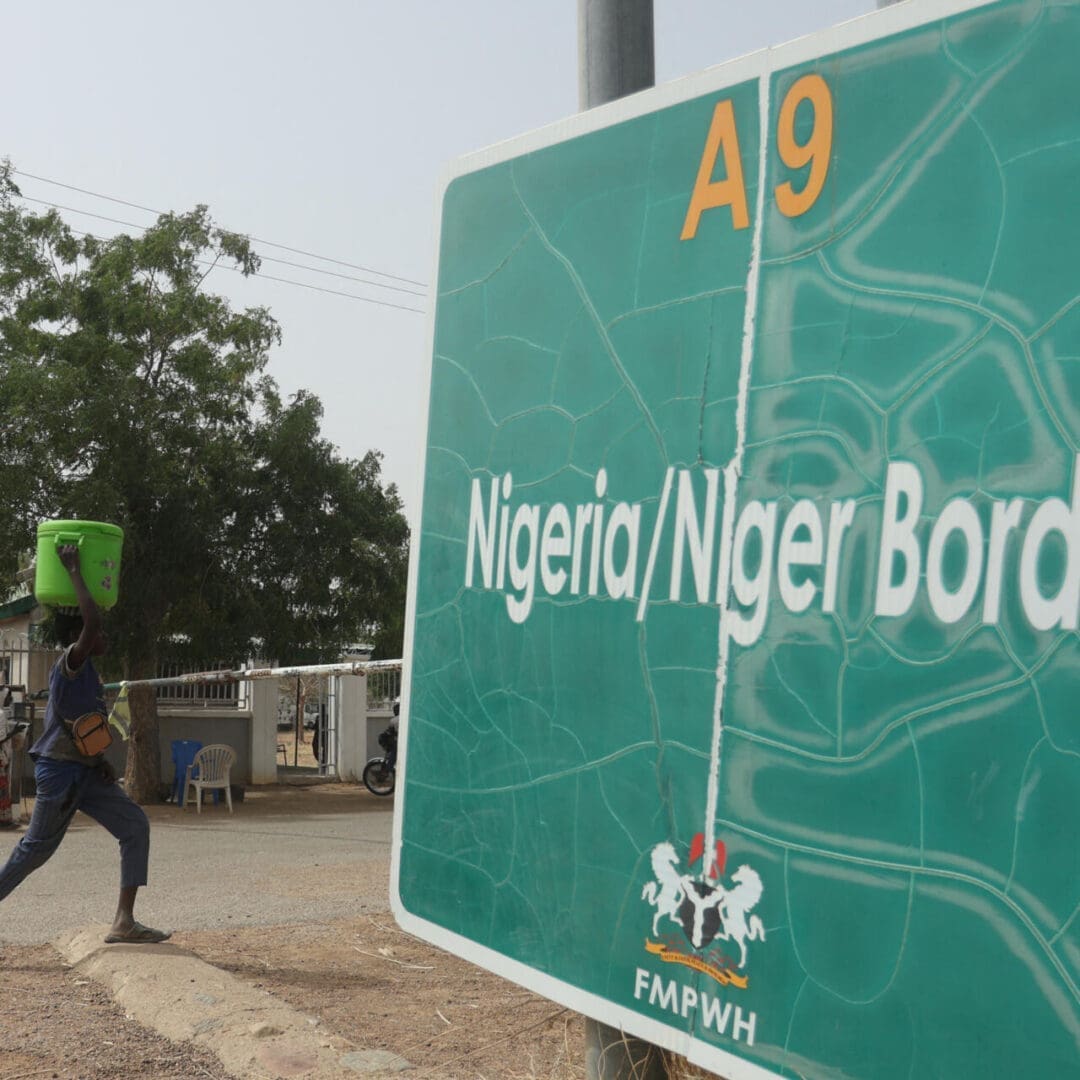 Le ministère "vous informe de la réouverture de notre frontière terrestre avec la République fédérale du Nigeria ce vendredi 22/03/2024 à partir de zéro heure", a indiqué le message.