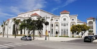 Journée Internationale du Jazz 2024 : Tanger désignée ville-hôte mondiale Les festivités, organisées à l’initiative du ministère de la Culture du Royaume du Maroc et de la municipalité de Tanger, se dérouleront du 27 au 30 avril et mettront en lumière l’héritage jazzistique de la ville ainsi que les liens culturels et artistiques unissant le Maroc, l'Europe et l'Afrique. Des activités éducatives seront organisées à destination des élèves de tous âges. Elles mettront notamment en lumière la musique Gnaoua du Maroc et son lien avec le jazz. Des conférences seront également organisées sur l'histoire du jazz et son influence à Tanger.