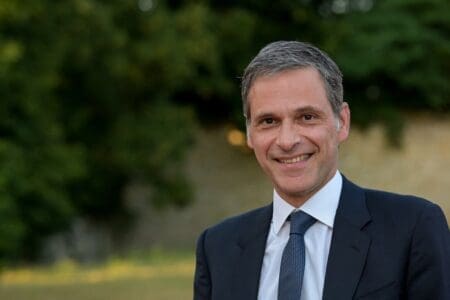 L’acquisition d’Altice Media fait franchir une marche à l'ambitieux Franco-Libanais Rodolphe Saadé et CMA CGM, qui bâtissent un empire médiatique alors qu'ils n'ont mis le pied dans le secteur qu'en 2022.