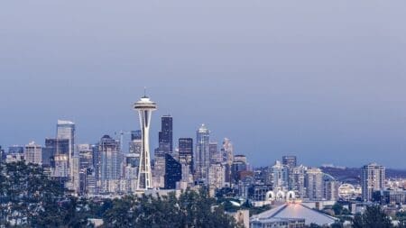 Les industries textiles ont pleinement participé à de grands efforts d’innovation, comme voudrait le rappeler l’architecture de Space Needle - témoignage architectural d’une aiguille futuriste construite à Seattle pour l’exposition universelle de 1962.