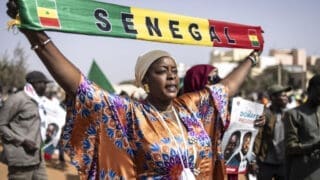 Sénégal/présidentielle : Les candidats déclinent leurs programmes Les 19 candidats retenus par le Conseil constitutionnel le 20 janvier, dont une femme, ont commencé déjà à décliner leurs programmes soit devant la presse ou lors des rencontres avec les électeurs. Les Sénégalais devaient en principe voter le 25 février, mais le Président Macky Sall a décidé de reporter le 3 février dernier le scrutin, et ce à la veille du début de la campagne électorale.