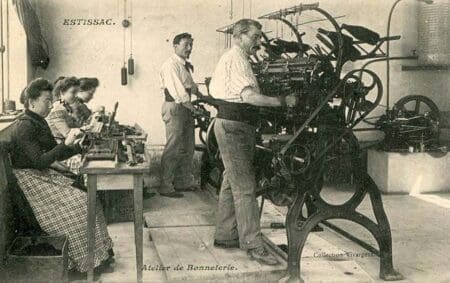 De fil en aiguille vers l’industrialisation du textile et du métier circulaire depuis la rue des Vieux Greniers Pierre, frère d'Augustin Jeanneau (1902-1992), atteint dès sa jeunesse de la tuberculose, dut être hospitalisé de longs mois à Châteaubriant où un grand spécialiste pneumologue le soigna. Après sa longue convalescence, Augustin lui proposa de venir dans l'entreprise pour s'occuper des ateliers de Coron, de Vezins et des Gardes. Il accepta et, chaque semaine, il s'y rendait avec la Peugeot 202 noire de l'entreprise (modèle des années 1946).
