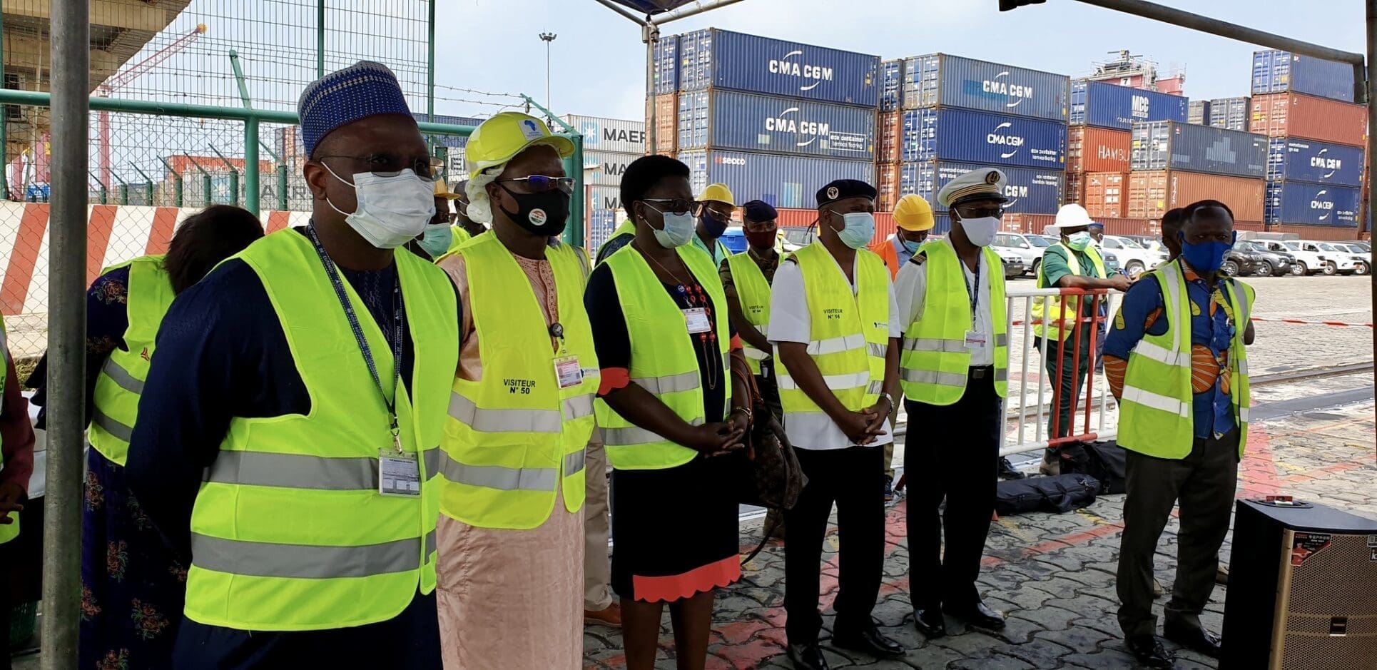 En termes d'emplois, le projet prévoit l'engagement de près de 600 personnes au pic de la construction, avec une anticipation d’environ 200 emplois directs et indirects dès la fin des travaux (conducteurs d'engins et techniciens). Une attention particulière est en outre portée par Bénin Terminal à la participation des entreprises et PME locales dans la réalisation des travaux.