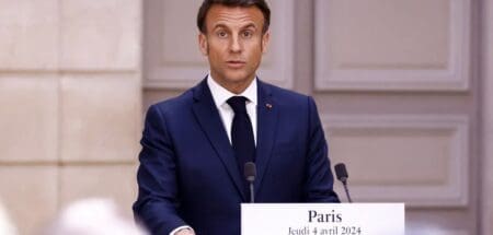 "Cette polémique n'enlève en rien le travail qui a été fait d'introspection", ni "la volonté de la France de la réconciliation", a-t-il insisté. Le chef de l'Etat n'a alors fait aucune allusion aux propos tenus quelques jours plus tôt par l'Elysée, laissant nombre d'observateurs perplexes sur la portée exacte de son message.