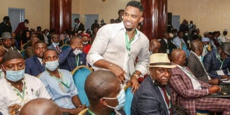 Tous les cadres qui s’étaient mis en retrait ou avaient été écartés de l’encadrement de Lions indomptables par Samuel Eto’o, font un retour fracassant. Parmi eux, François Omam Biyick et Ashu Cyprien Besong. Eto’o, Président de la Fédération du foot, boit le calice jusqu’au bout.