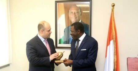 Selon la presse ivoirienne qui cite les responsables de deux pays, l'ouverture de cette ambassade revêt une importance «stratégique», symbolisant la réciprocité des relations entre Abidjan et Kiev.