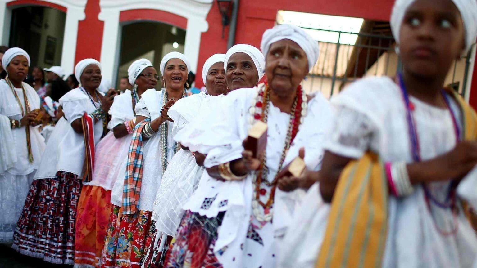 La preuve de l’afro-descendance est fournie par le requérant au moyen de toute documentation d’état civil ou officiel, de témoignages constatés par acte authentique, d’un test ADN réalisé par une structure agréée au Bénin ou par tout autre moyen technique ou scientifique.»