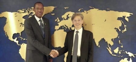 Mali : Un chèque FMI de 120 millions de dollars bienvenu Le FMI a par ailleurs indiqué que la croissance du PIB réel du Mali devrait ralentir à 3,8 % en 2024 contre 3,9% en 2023, en raison de graves pannes d’électricité, des effets négatifs du départ de la Minusma sur le secteur tertiaire, d’une baisse dans la production d’or et de l’incertitude entourant le report des élections et la sortie de la Cédéao. La croissance devrait cependant revenir à 4,4 % en 2025.