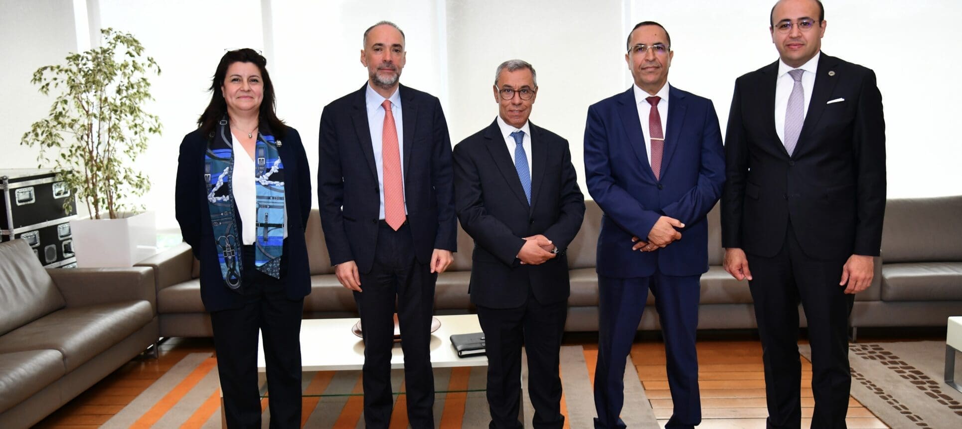 «Main dans la main, nous offrons des solutions pour libérer le potentiel des entreprises qui croient en leur continent, y investissent et créent de la valeur ajoutée et des emplois», a affirmé, en signant l'accord, le directeur général de la Banque africaine de développement pour l’Afrique du Nord, Mohamed El Azizi.