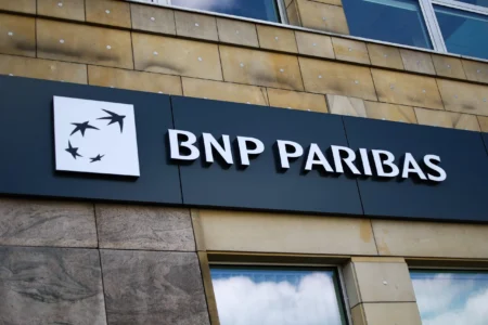 Dans un avis, la Banque centrale sud-africaine (SARB) a, en effet, annoncé avoir retiré à BNP Paribas l'autorisation de «mener des activités bancaires par le biais d'une succursale» à compter du 8 mars 2024