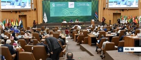 Comme prévu, le sommet a adopté trois documents : la Déclaration de Banjul, le Communiqué final et une résolution sur la cause palestinienne et Al-Qods Al-Charif lors de la séance de clôture présidée par le Président de la Gambie, S.E. M. Adama Barrow. Parmi les résultats les plus remarquables du Sommet de Banjul, on peut citer la résolution sur la question de la Palestine et d'Al Qods Al Charif, ainsi que plusieurs paragraphes du Communiqué final et de la Déclaration de Banjul qui ont transmis un message fort à Israël et à la communauté internationale dans son ensemble lorsqu'ils appellent à un cessez-le-feu immédiat et inconditionnel et à la cessation de l'agression totale contre le peuple palestinien à Gaza et mettent en garde contre le danger de poursuivre le crime de génocide et de nettoyage ethnique