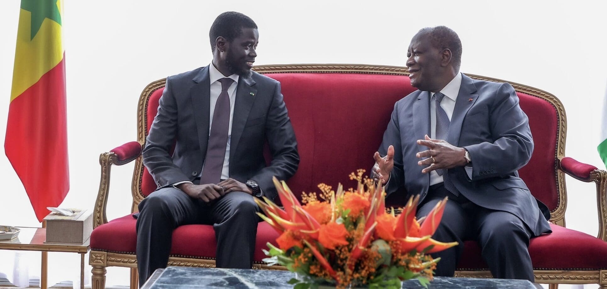 Le président du Sénégal a affirmé sa "constante disponibilité" à œuvrer avec le président ivoirien Alassane Ouattara pour le renforcement de leur "espace commun", l'Union économique et monétaire ouest-africaine (Uemoa) et la Communauté économique des Etats de l'Afrique de l'Ouest (Cedeao) et même de l'Union africaine (UA). "Je suis persuadé que nous devons continuer d'agir dans la solidarité au sein de l'espace Cedeao, de faire les réformes nécessaires et d'œuvrer à dissiper les incompréhensions qui ne peuvent manquer de survenir", a-t-il indiqué. M. Faye.