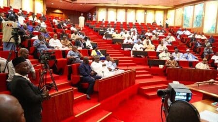 La Chambre des représentants avait déjà adopté le projet de loi, mais sans prévoir la peine de mort. Cinq membres sélectionnés du Sénat et de la Chambre devront harmoniser les deux versions avant de les soumettre au président.