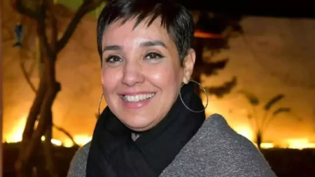 Pas encore remis de l’attaque du week-end dernier, les "robes noires" tunisiens, réputées pour être des acteurs de contestation du pouvoir en place, sont sous le choc. Téléphones en main, des avocats filment la scène à laquelle ils peinent à croire.