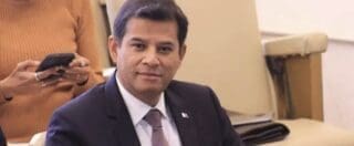Télécoms : Antananarivo hausse le ton contre les opérateurs Le gouvernement malgache envisage de prendre des mesures «drastiques» à l’endroit des opérateurs télécoms si ces derniers ne baissent pas les tarifs de leurs services Internet, a révélé Tahina Razafindramalo, ministre du Développement numérique, des Postes et des Télécommunications à l’occasion de la Journée mondiale des télécommunications et de la société d’information.